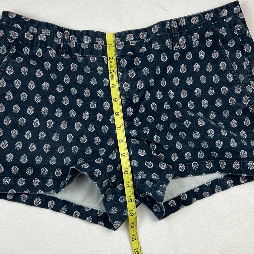 Khakis by Gap City 3 inch Shorts Sz: 14 - Picture 6 of 9